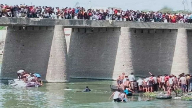 bus fell in river