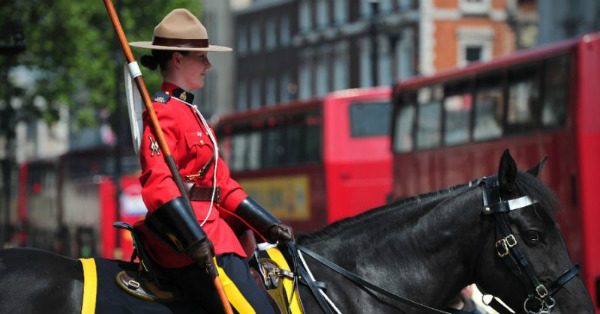 canada police gets permission to wear hijab