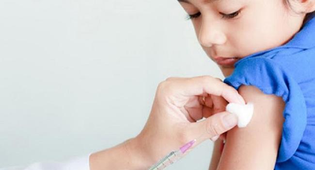 child is being given bcg vaccine