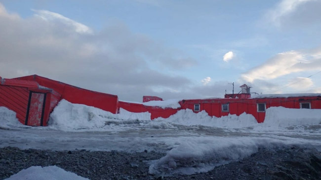 chile army camp antarctica1