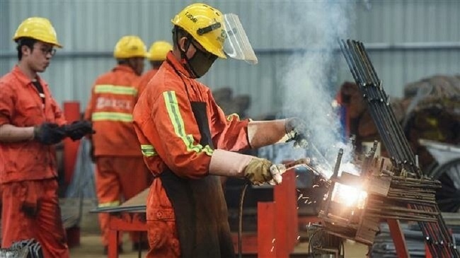 china people working