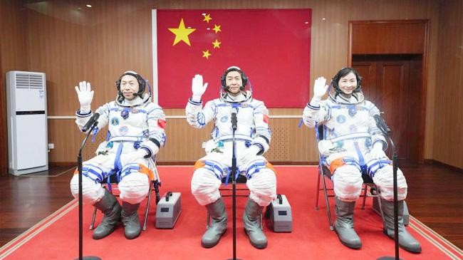 china three astronauts