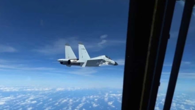 chinese fighter jet and us military plane nearly collide