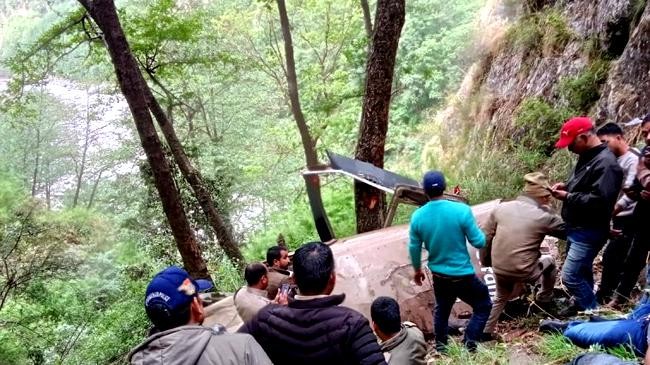 chopper crash kills 6 in indias uttarakhand state