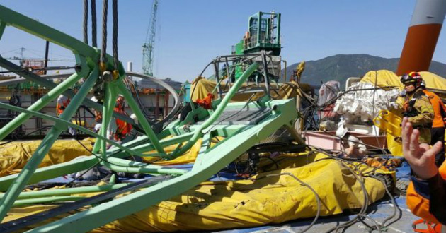 crane collapse and six killed in south korea