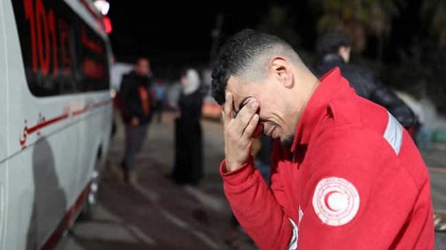 crying a palestinian medics