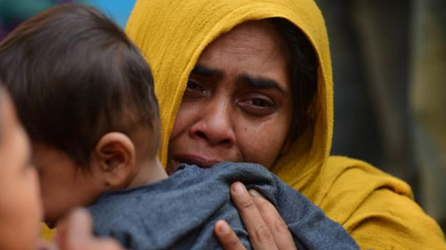 crying of rohingya mother