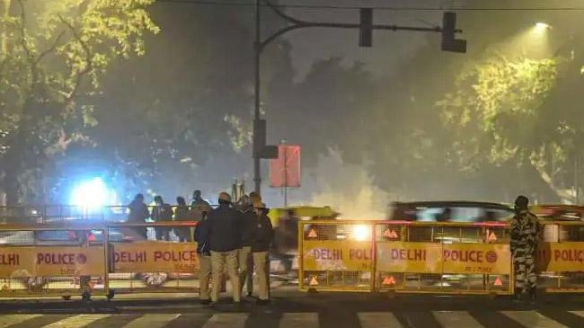 curfew in delhi india