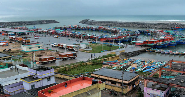 cyclone in mumbai