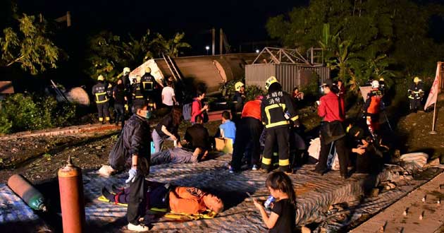 derailed train taiwan2