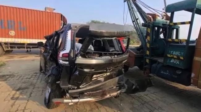 destroyed car 2