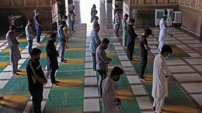distancing prayer mat