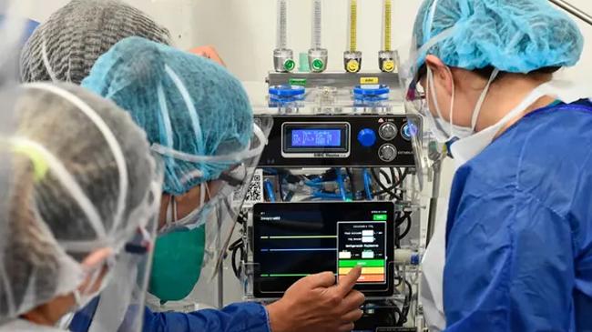 doctors testing ventilators