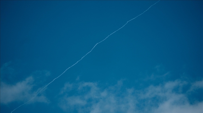 ক্ষেপণাস্ত্র প্রতিহতের সময় দুবাইয়ে বিকট বিস্ফোরণ