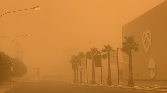 dust storm blankets kuwait