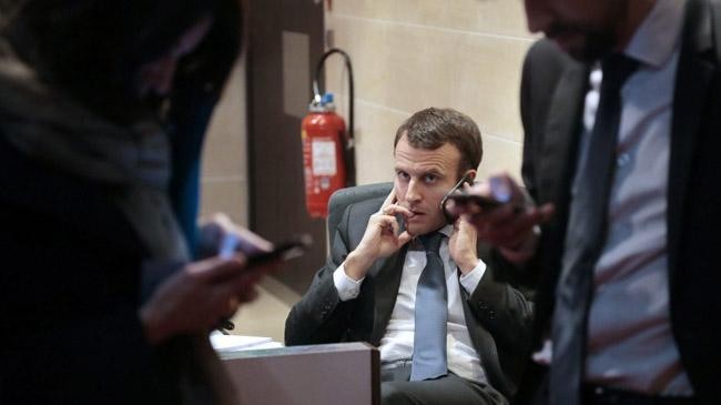 emanuel macron phone