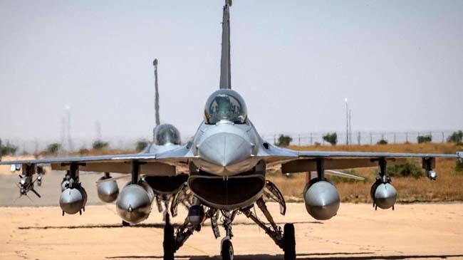 f 16 jetplane