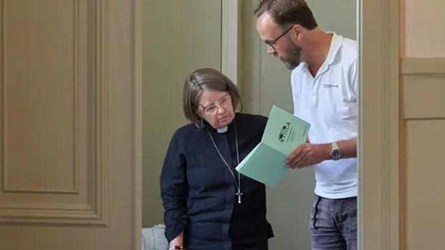 female priests outnumber male in sweden
