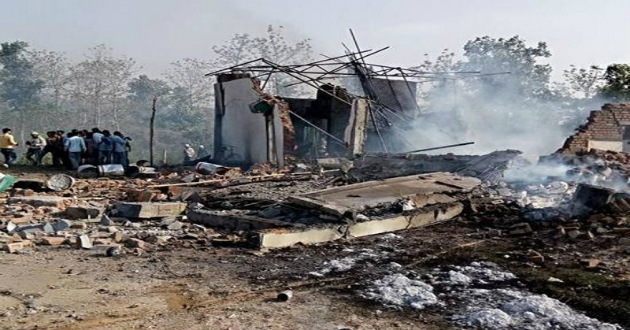 fire on a fireworks factory in india