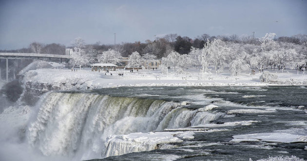 frozen niagara falls