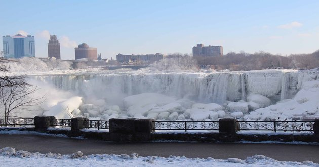 frozen niagara falls2