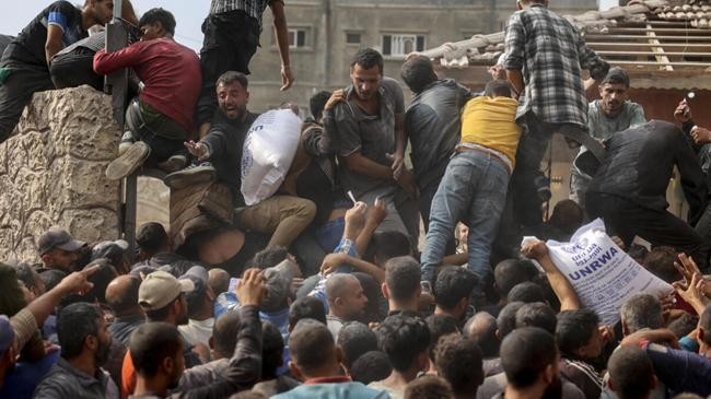 gazans walk miles for bread and flour
