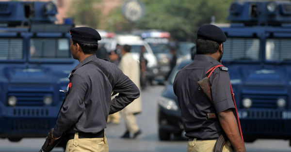 gunmen attack four police died in pakistan