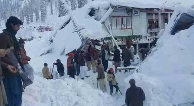 heavy snowfall and landslides kill 83 people in pakistan
