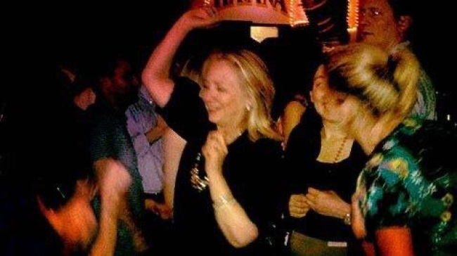hillary dances marins defense