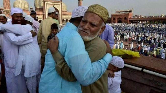hugging eid day