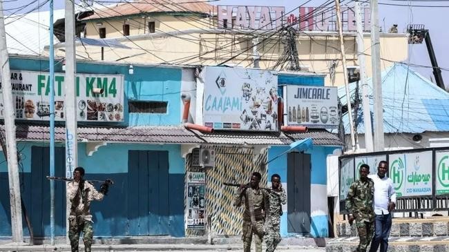 militants storm hotel in somalia capital leave 20 dead