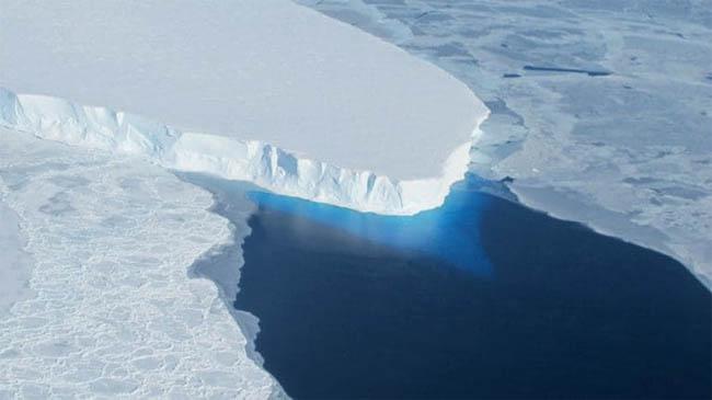ice breaking in antertica