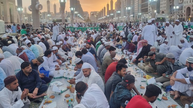ifter in masjide nababi