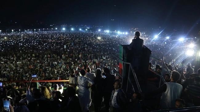 imran khan addressing pakistan rally