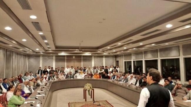imran khan chaired pti parliamentary meeting