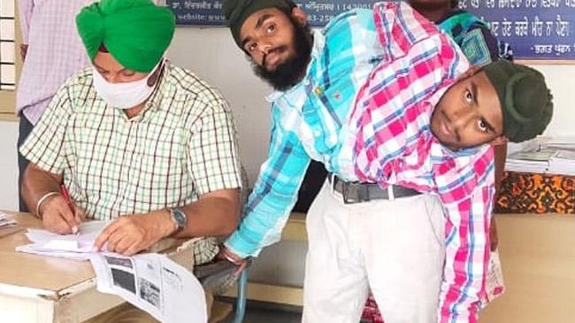 india punjab twin brothers get job