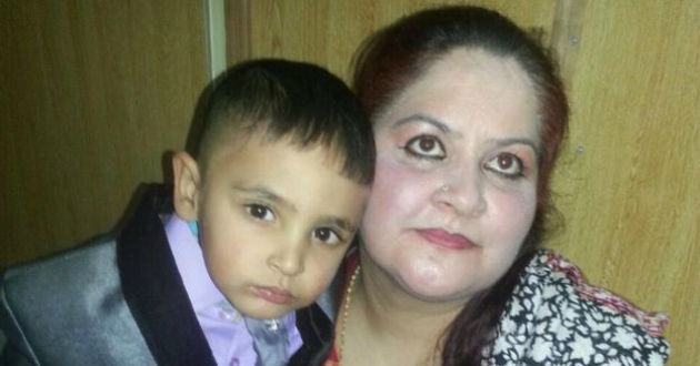 india returns pakistani child to mother