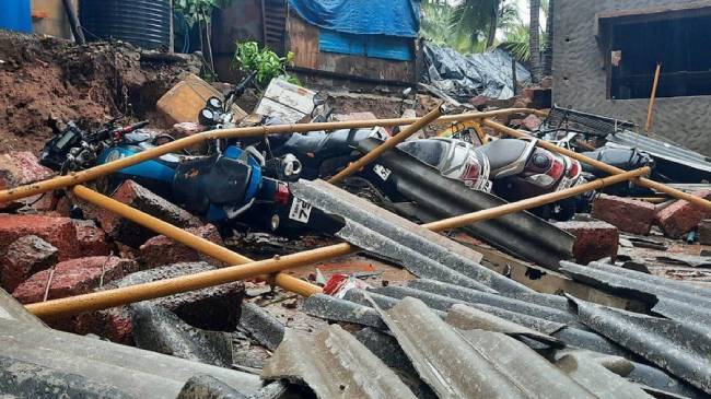 india to brace a cyclone in gujrat