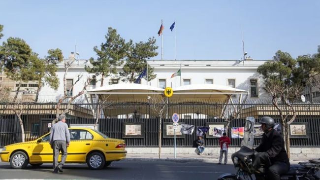 iran expels two germany diplomats