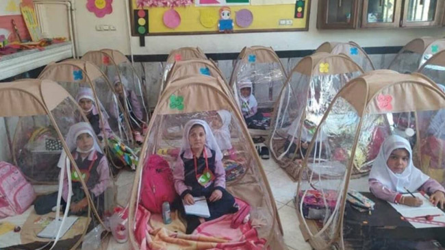 irani children learning in tent in pandemic