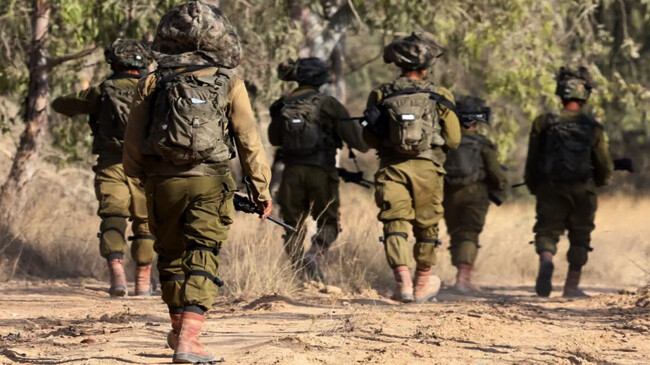 israeli army soldiers patrol in the gaza strip