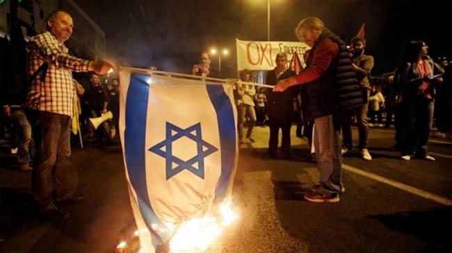 israeli flag burnt greece