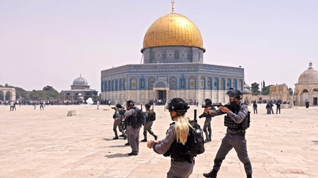 israeli hit on palestinian at al aqsa