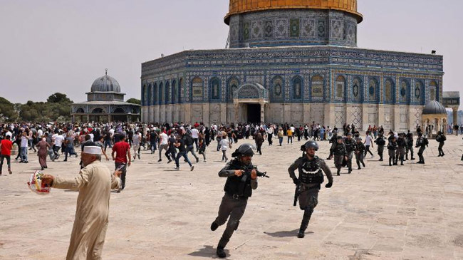 israeli hit on palestinian at al aqsa