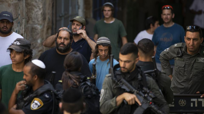 israelis storm al aqsa mosque