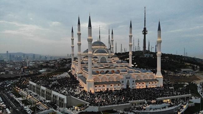 istanbuls grand camlica mosque