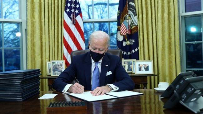 joe biden takes office as 46 usa president and end travel restriction for muslims