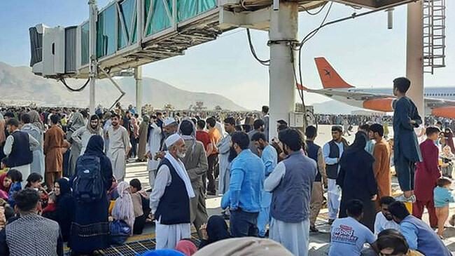 kabul air port closed crowd