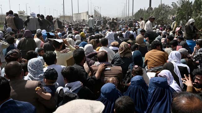 kabul airport crowd