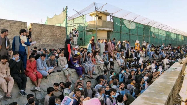 kabul airport men waiting